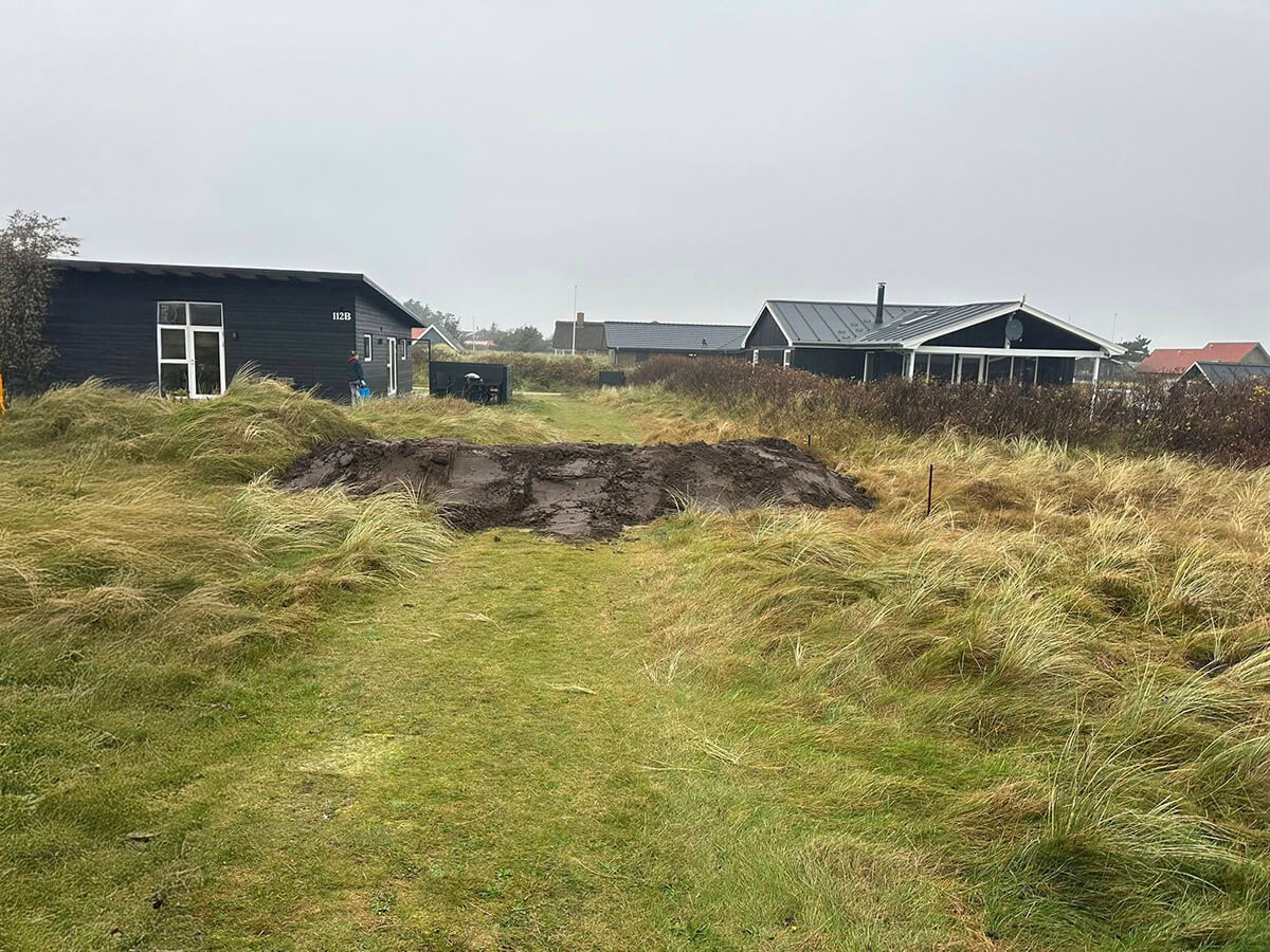 Muldjord læsset af til jordvold