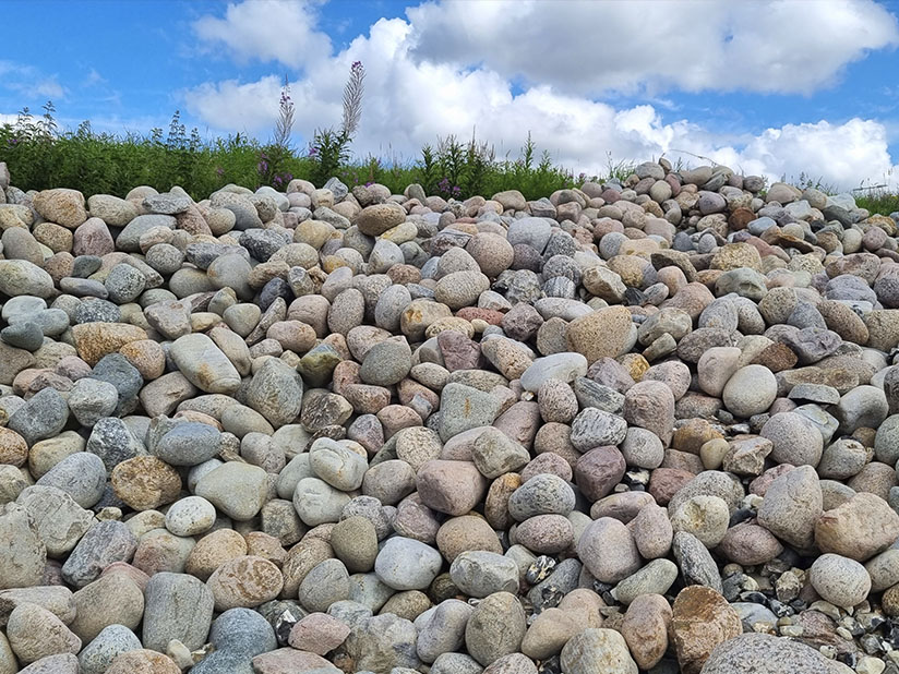 En bunke af farverige pigsten