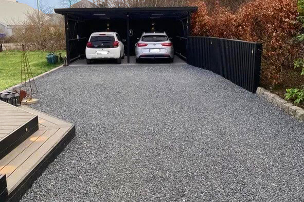 Indkørsel belagt med granitskærver